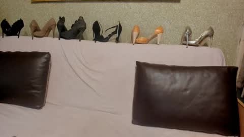 Snapshot of keira_neill chatting on December 2025 09:06:01 AM Kenya online show from December 2025 09:06:01 AM