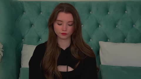 Keira online show from March 2026 06:04:02 PM