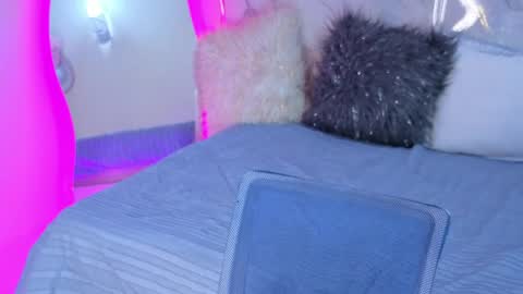 Keisy  online show from May 2026 01:40:01 PM