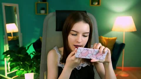 kelliebanshe online show from April 2026 04:10:02 AM