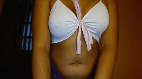 Snapshot of kelliecapri chatting on December 2025 10:17:02 PM Kellie online show from December 2025 10:17:02 PM