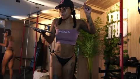 kelly__thomson online show from April 2026 01:03:02 PM