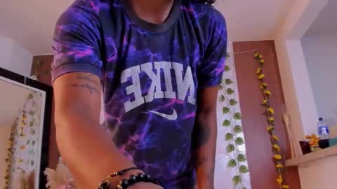 kelly__thomson online show from May 2026 01:05:01 PM