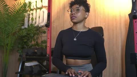 kelly__thomson online show from May 2026 01:50:01 PM