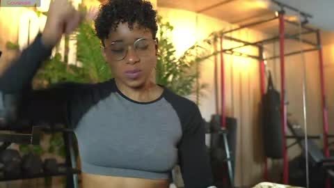 kelly__thomson online show from May 2026 01:39:01 PM