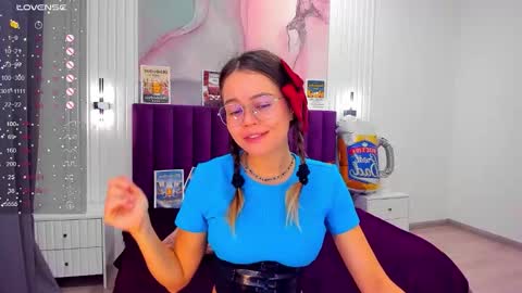 Snapshot of kelly_cuutie chatting on September 2025 12:11:02 AM Kelly online show from September 2025 12:11:02 AM