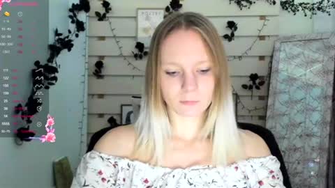 Kelly online show from October 2025 07:36:03 AM