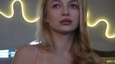 Kelly online show from October 2025 05:26:02 AM