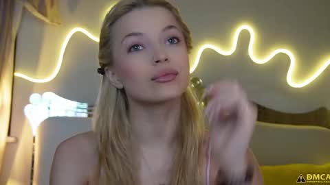 Kelly online show from November 2025 05:18:01 AM