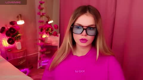 Snapshot of kellyhayden chatting on November 2025 06:23:02 PM Kelly online show from November 2025 06:23:02 PM