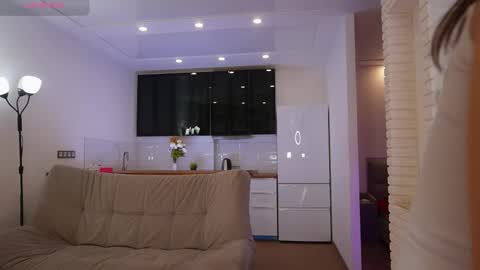 Kelly online show from November 2025 07:58:02 PM