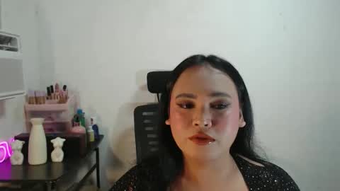 KELLY MCDOLEN online show from May 2026 02:49:02 PM