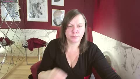 Kelly online show from November 2025 05:29:02 AM