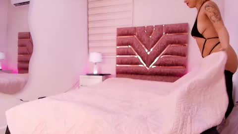 kemdall lopez online show from January 2026 03:00:01 AM