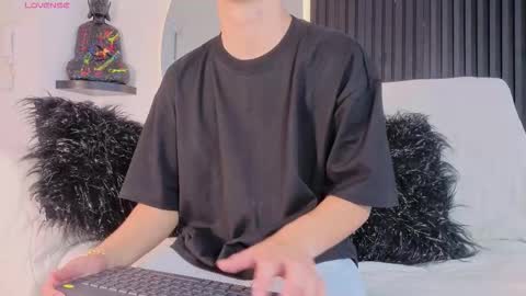 Snapshot of ken_boy_ chatting on December 2025 07:00:01 PM online show from December 2025 07:00:01 PM