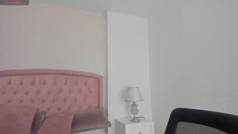 Kendall online show from September 2025 05:33:02 AM