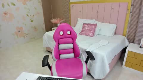 Snapshot of kendall_curves chatting on December 2025 11:30:02 AM Kendall no Jenner online show from December 2025 11:30:02 AM