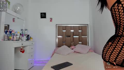 Kendall ewers online show from November 2025 12:10:02 AM