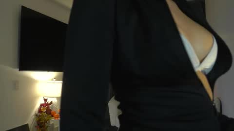 Snapshot of kendall_ruiiz chatting on October 2025 11:16:01 PM Andrea online show from October 2025 11:16:01 PM