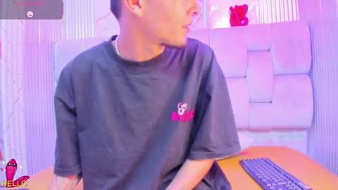 Snapshot of kendalltaylorr chatting on February 2025 06:23:01 AM Kendall and Taylor online show from February 2025 06:23:01 AM