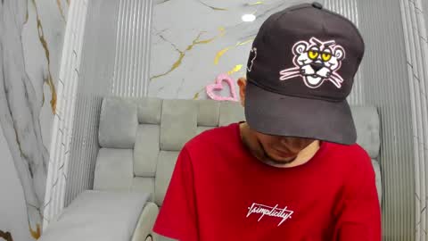 Snapshot of kendalltaylorr chatting on September 2025 01:02:02 PM Kendall and Taylor online show from September 2025 01:02:02 PM