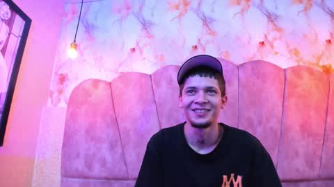 Snapshot of kendalltaylorr chatting on October 2025 12:05:01 PM Kendall and Taylor online show from October 2025 12:05:01 PM