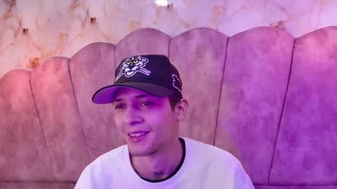 Snapshot of kendalltaylorr chatting on October 2025 12:15:01 PM Kendall and Taylor online show from October 2025 12:15:01 PM