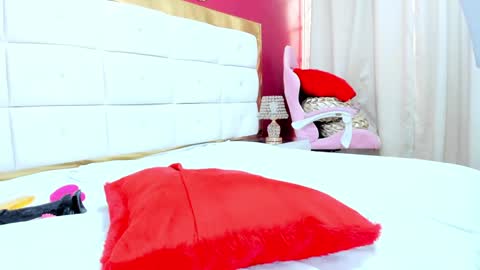 Kendal  online show from December 2024 05:26:02 PM