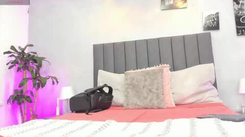 Snapshot of kendra_london chatting on May 2026 11:29:01 AM Kendra London online show from May 2026 11:29:01 AM
