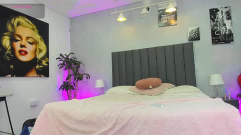 Snapshot of kendra_london chatting on May 2026 11:06:02 AM Kendra London online show from May 2026 11:06:02 AM
