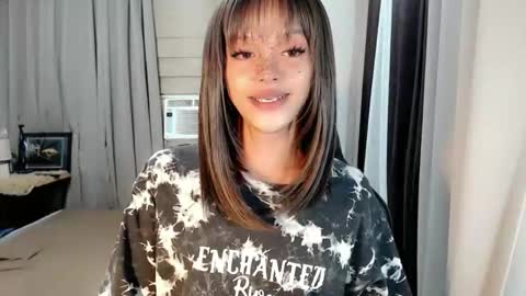 kendra_lunaxx online show from March 2026 07:33:01 PM