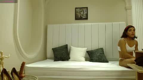 kendra_lux1 online show from September 2025 01:48:02 PM