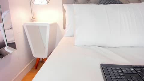 Kendral  online show from February 2025 09:47:02 AM