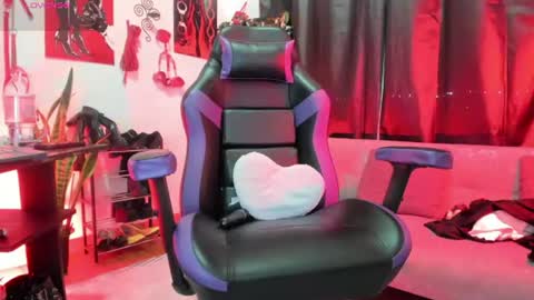 kenia_thompsom01 online show from June 2026 05:15:01 PM