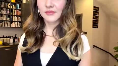 Elena online show from December 2025 06:46:02 PM