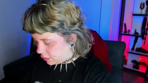 Kenzie online show from November 2025 05:07:02 AM