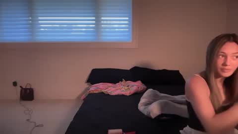 Snapshot of kenziesmithh chatting on September 2025 08:00:02 PM kenziesmithh online show from September 2025 08:00:02 PM