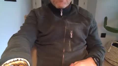 Snapshot of kermitgp3 chatting on December 2025 09:18:01 AM Anton online show from December 2025 09:18:01 AM