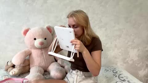 Snapshot of kerryrusell chatting on December 2025 11:21:01 PM Elizabeth online show from December 2025 11:21:01 PM