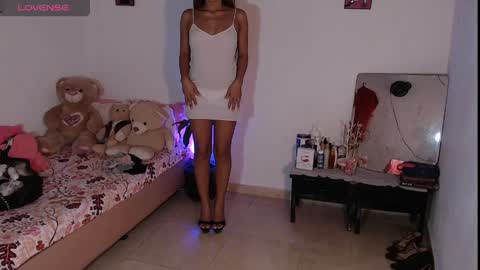 Mia  online show from April 2026 08:33:01 PM