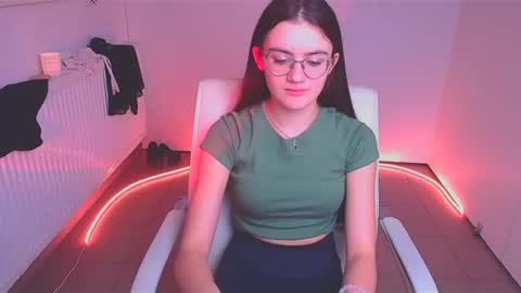 Snapshot of ketrin_pirsss chatting on December 2024 01:51:01 AM Ketrin online show from December 2024 01:51:01 AM