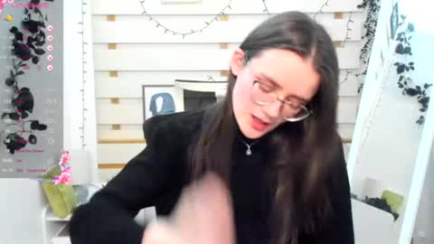 Ketrin online show from December 2025 08:49:02 PM