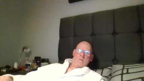 kevlooking4sez online show from December 2024 12:12:02 AM