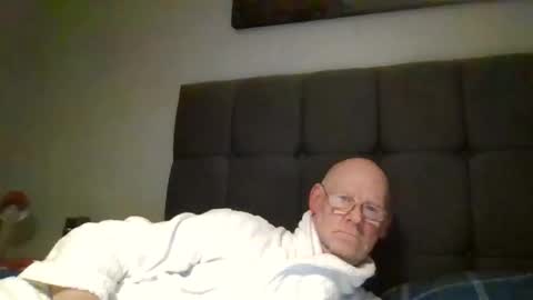 kevlooking4sez online show from April 2026 11:08:02 PM