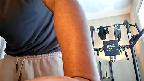 Snapshot of keybump323 chatting on March 2026 04:25:01 PM Keybump online show from March 2026 04:25:01 PM