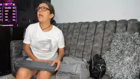 Snapshot of keyla_milf chatting on September 2025 02:59:02 AM Keila Milf online show from September 2025 02:59:02 AM