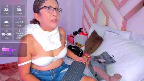 Snapshot of keyla_milf chatting on November 2025 03:41:01 AM Keila Milf online show from November 2025 03:41:01 AM