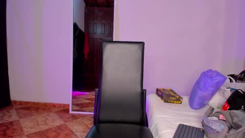 Snapshot of keyla_milf chatting on December 2025 02:54:02 AM Keila Milf online show from December 2025 02:54:02 AM