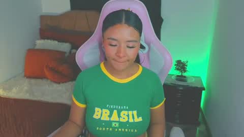 Snapshot of keyla_roberts_ chatting on June 2026 11:13:02 PM Adhara. Help me reach 100 likes online show from June 2026 11:13:02 PM
