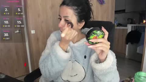 Laura online show from December 2024 10:58:02 AM